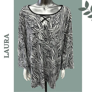 🛍️3/$40 Laura Black Grey Animal Print Pullover
Sweater Cross  Neckline Detail 2X